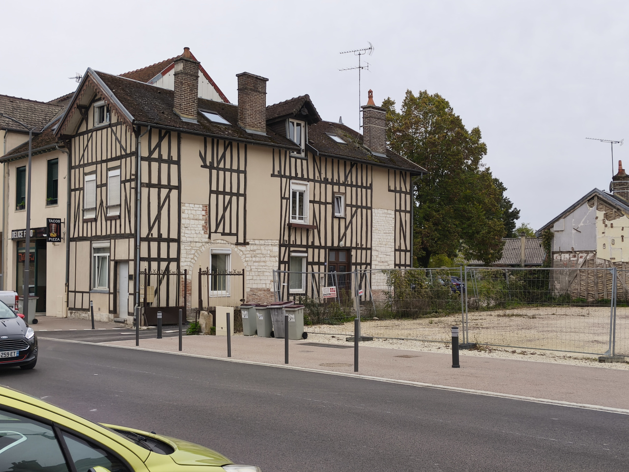 Image_1, Immeuble, Bréviandes, ref :7588